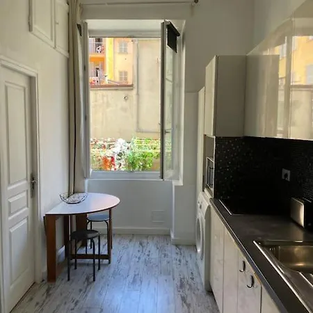 Risso - Studio Proche Garibaldi Apartman *